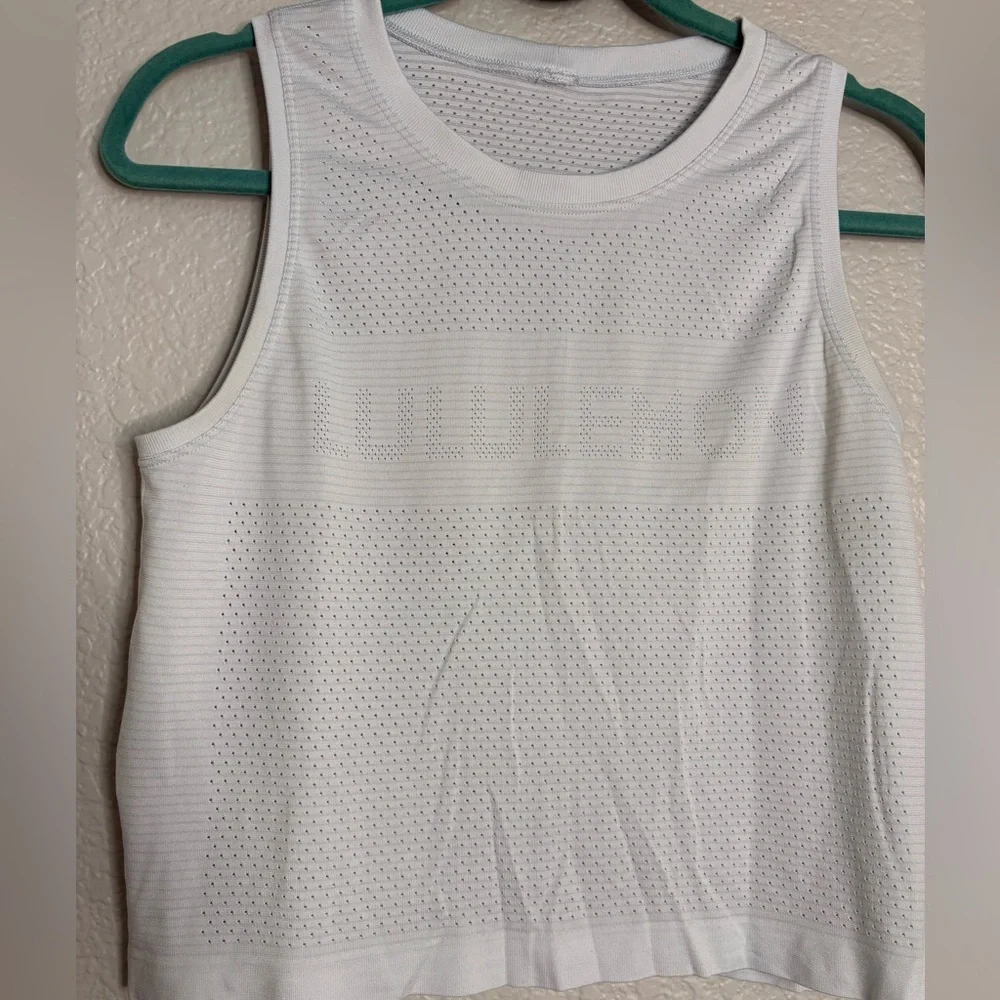 LULULEMON Breeze By Muscle Crop Tank Mesh White Gray LOGO Active Wear